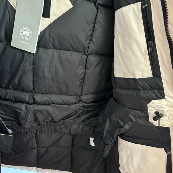 Canada Goose Thickened Beige Down Jacket - Picture 9 of 9
